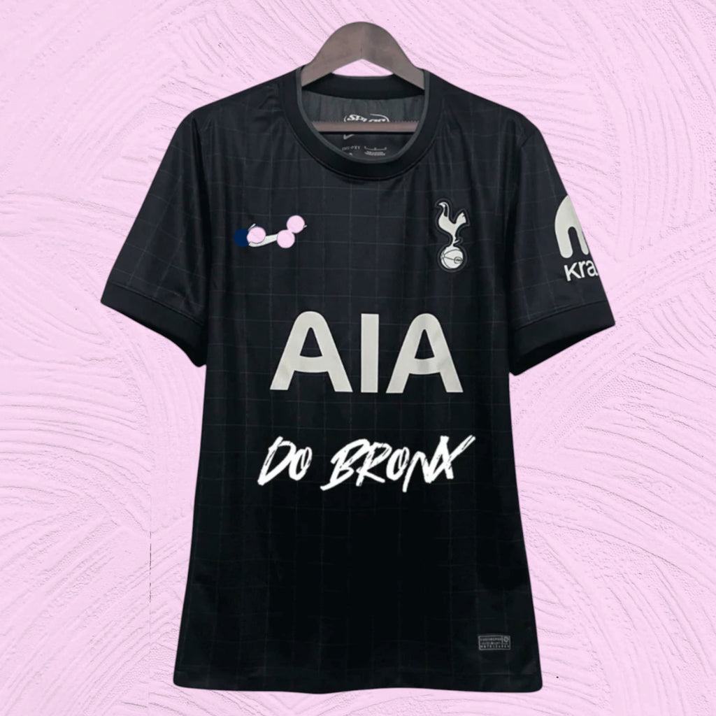 Camiseta Tottenham x Charles Oliveira