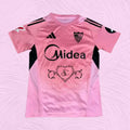 Camiseta Sevilla FC x Sabrina Carpenter
