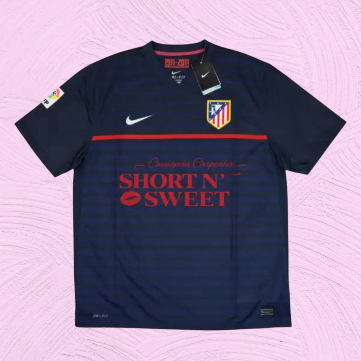 Camiseta Atlético de Madrid x Sabrina Carpenter